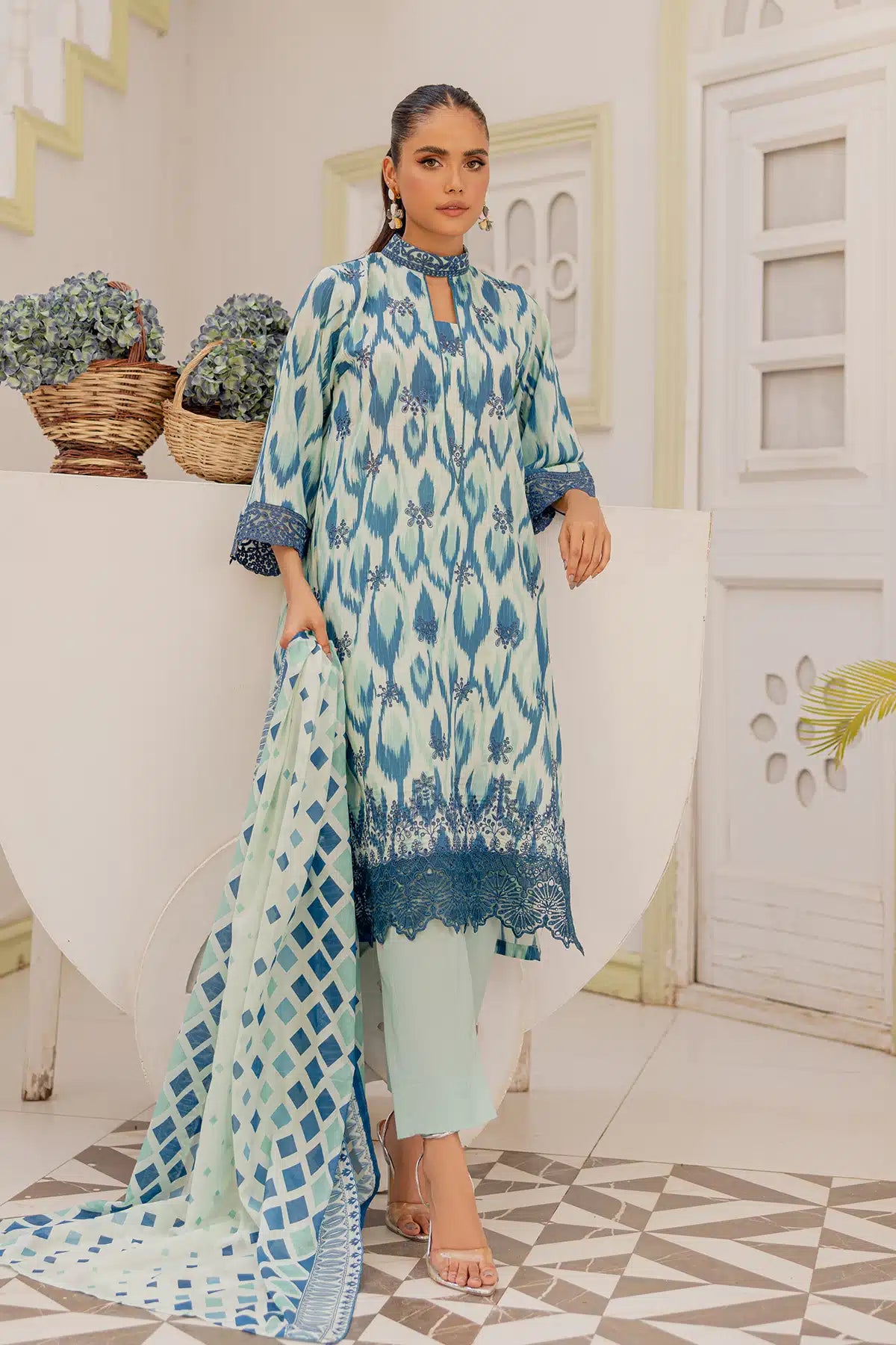 4761-USWA EMBROIDERED LAWN UNSTITCHED